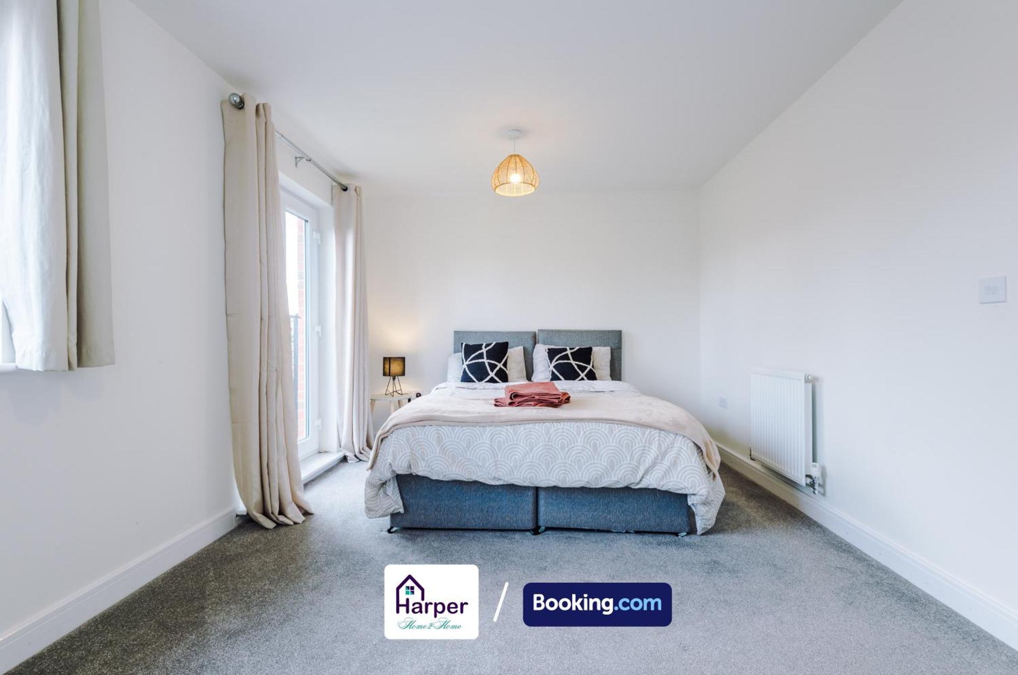 Prime Location 3 Storey By Harperletting Short Lets & Serviced Accommodation Chester With Driveway Long Or Short Stays Hough Green Exteriör bild