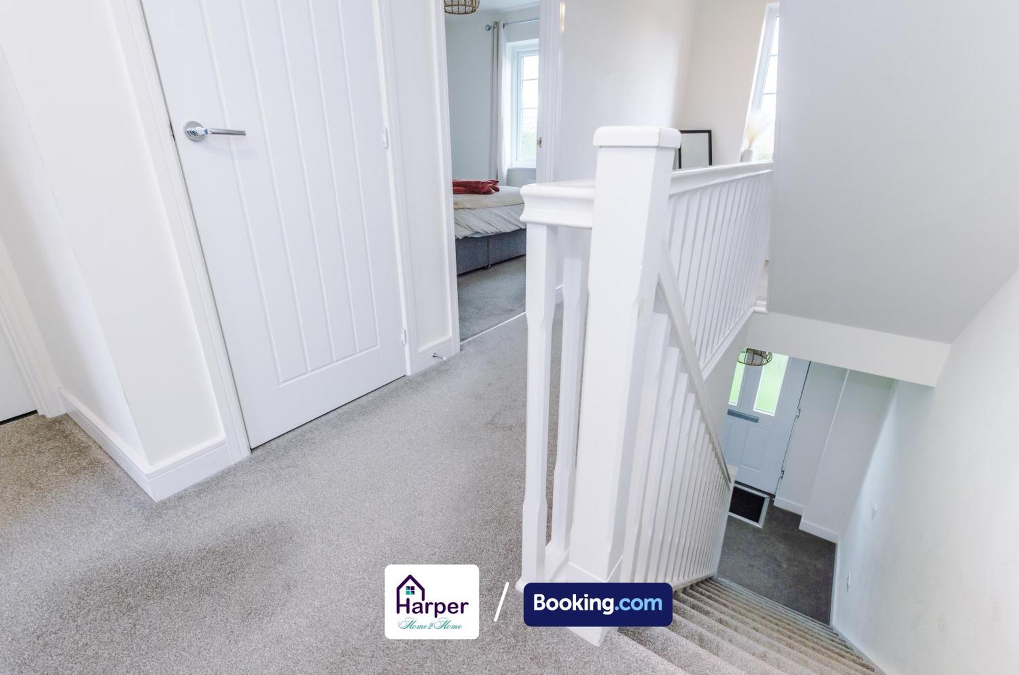 Prime Location 3 Storey By Harperletting Short Lets & Serviced Accommodation Chester With Driveway Long Or Short Stays Hough Green Exteriör bild