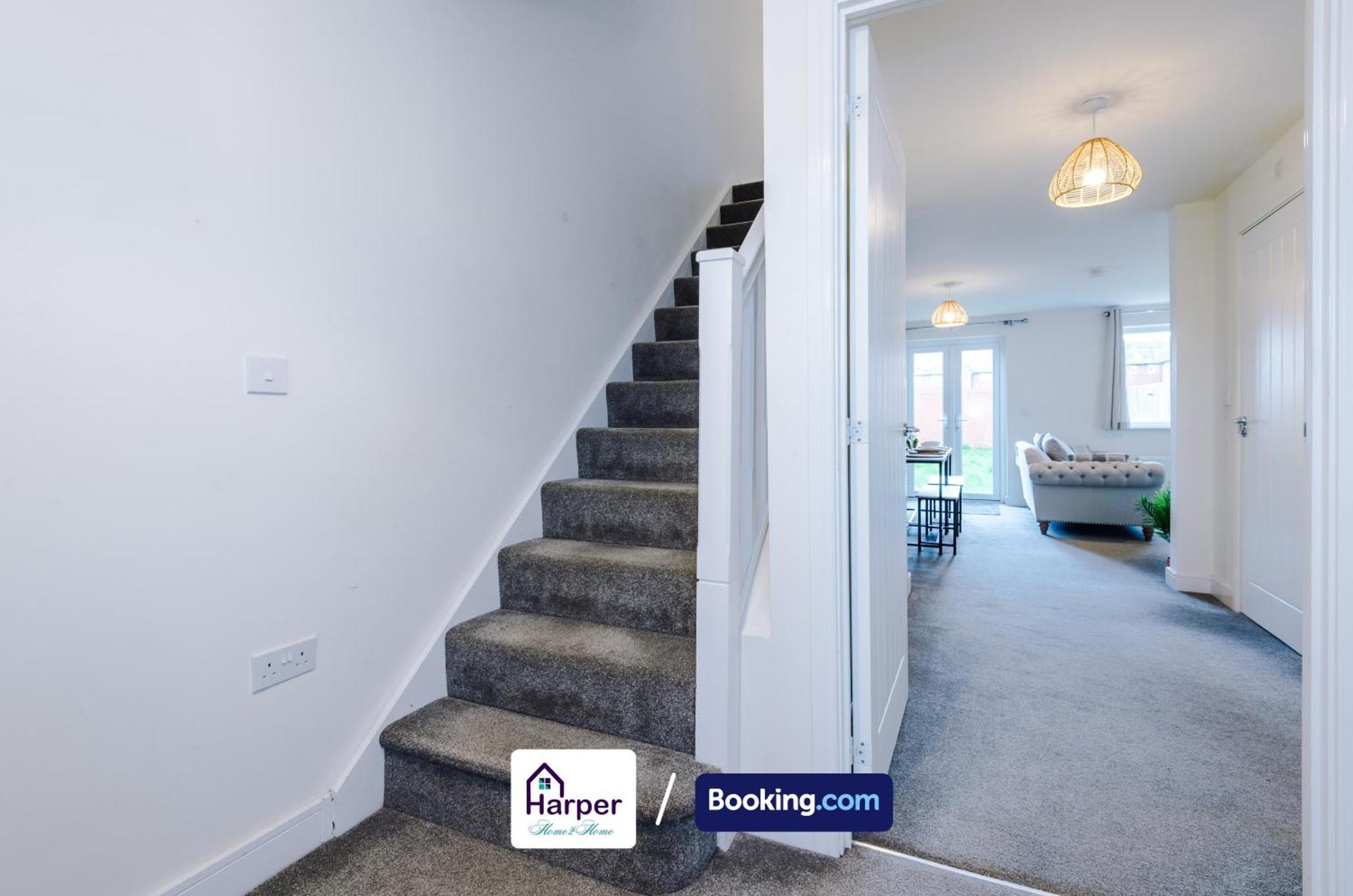 Prime Location 3 Storey By Harperletting Short Lets & Serviced Accommodation Chester With Driveway Long Or Short Stays Hough Green Exteriör bild
