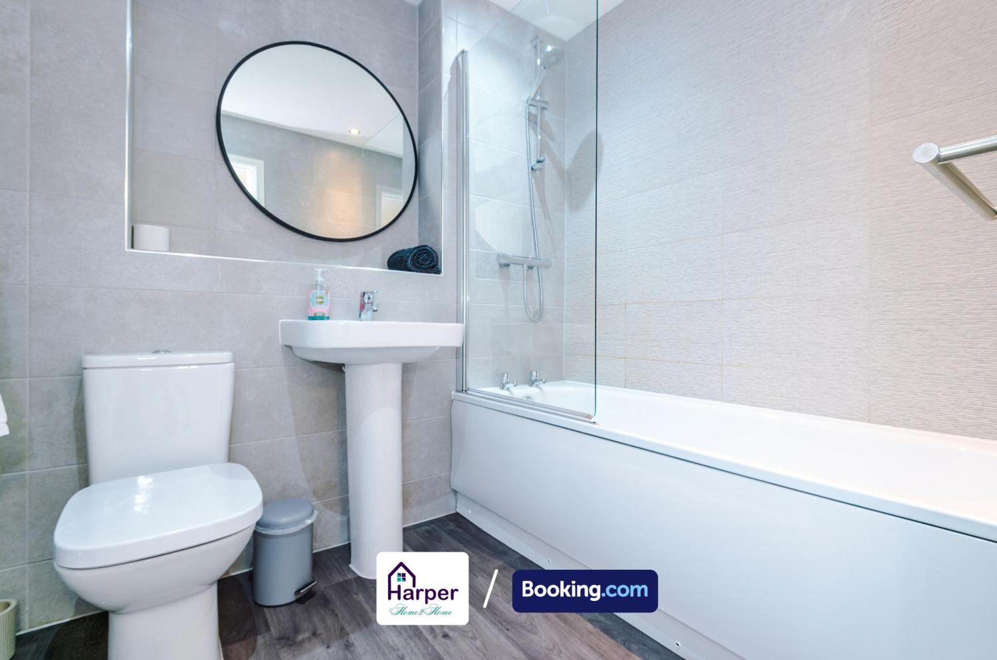 Prime Location 3 Storey By Harperletting Short Lets & Serviced Accommodation Chester With Driveway Long Or Short Stays Hough Green Exteriör bild