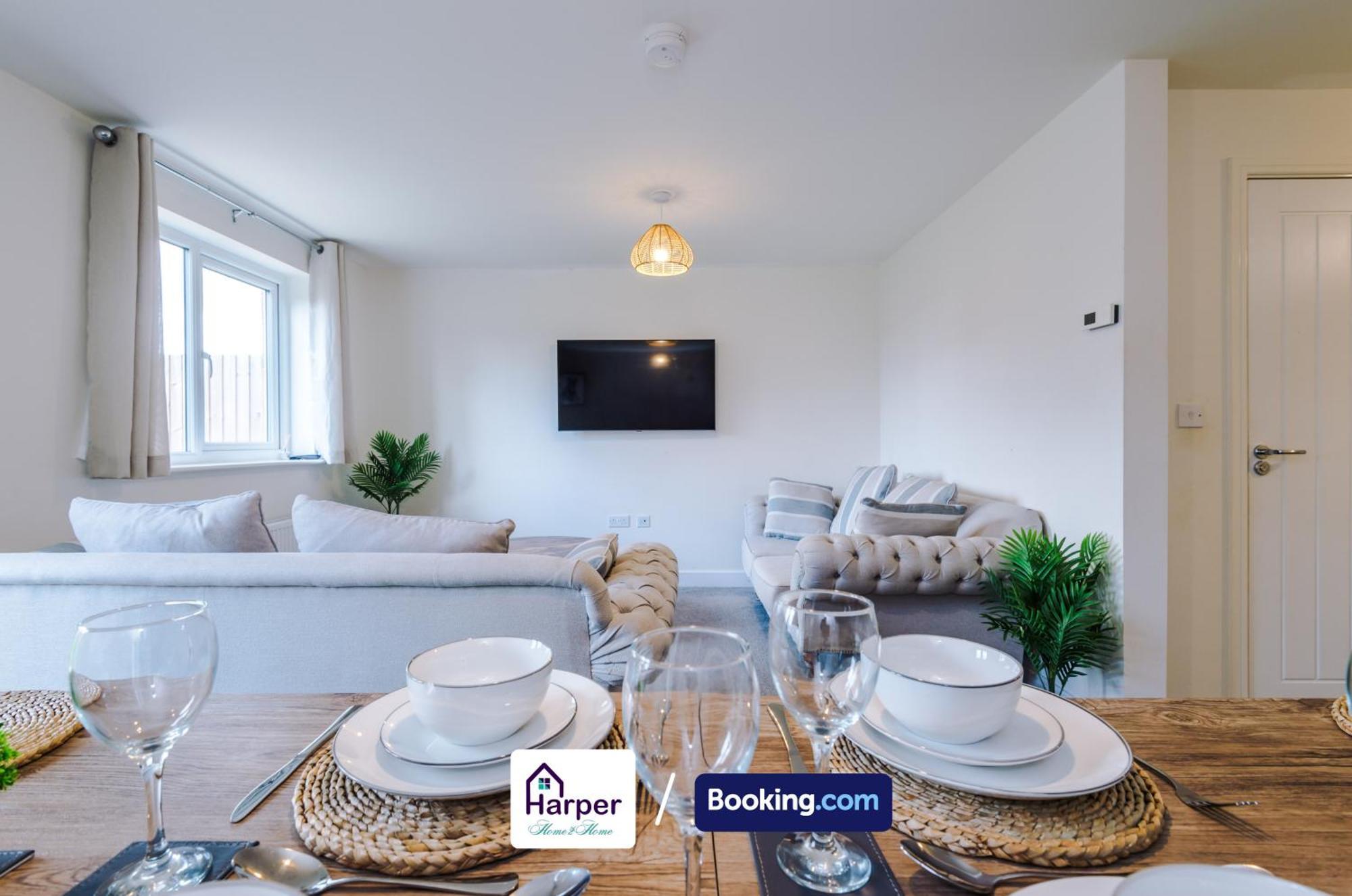 Prime Location 3 Storey By Harperletting Short Lets & Serviced Accommodation Chester With Driveway Long Or Short Stays Hough Green Exteriör bild