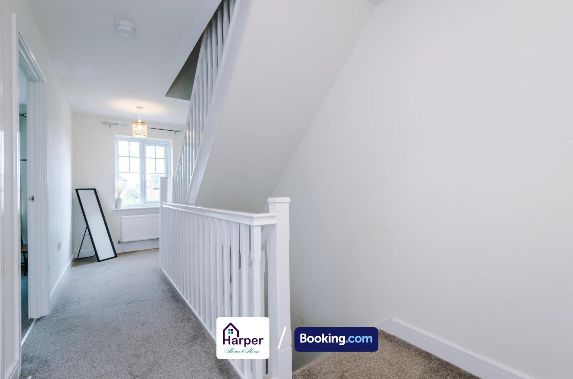 Prime Location 3 Storey By Harperletting Short Lets & Serviced Accommodation Chester With Driveway Long Or Short Stays Hough Green Exteriör bild