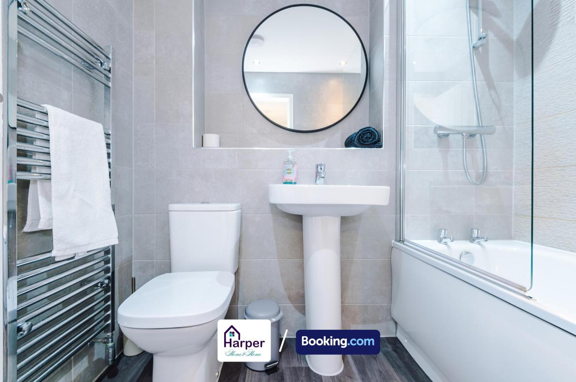 Prime Location 3 Storey By Harperletting Short Lets & Serviced Accommodation Chester With Driveway Long Or Short Stays Hough Green Exteriör bild