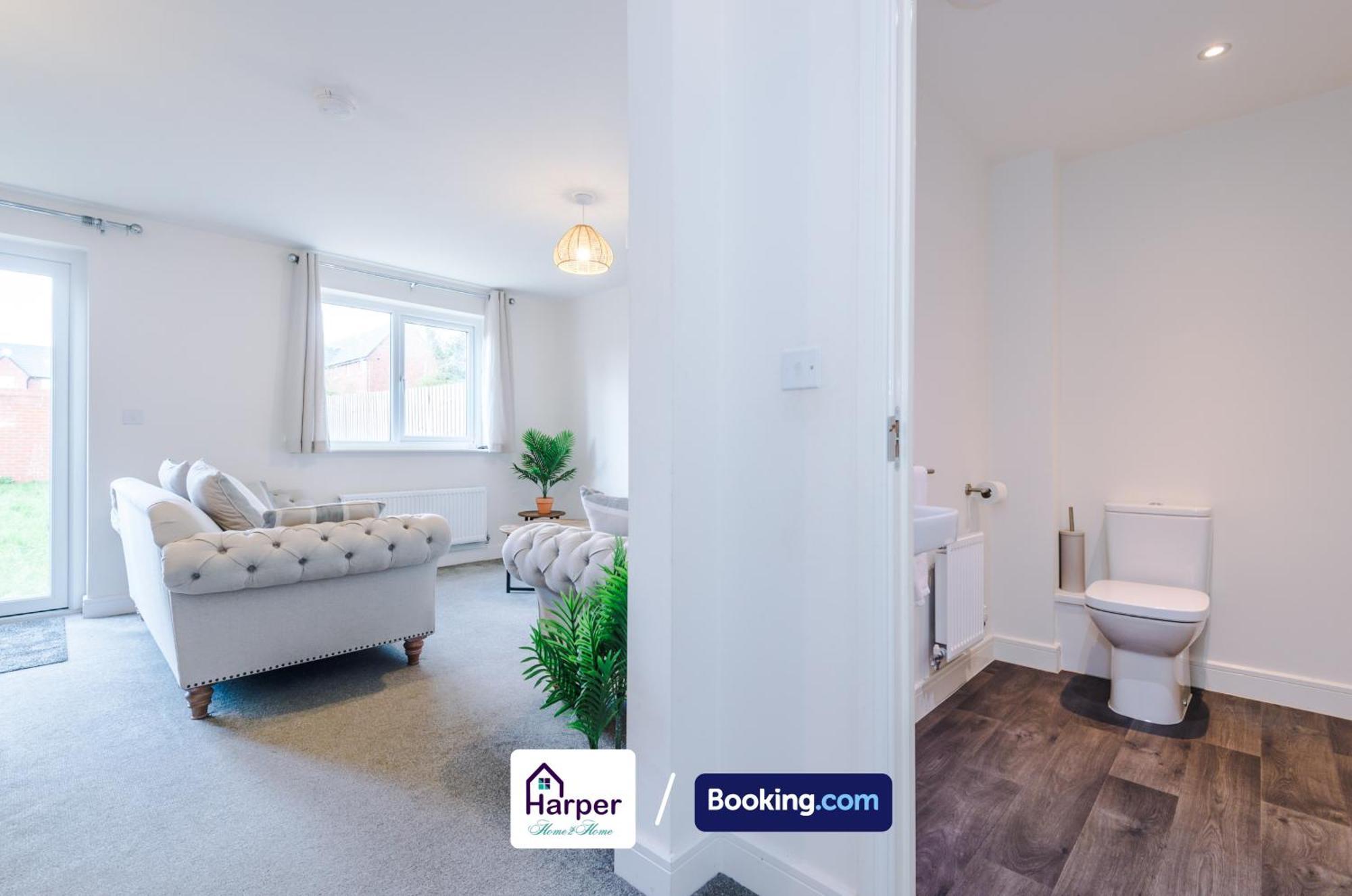 Prime Location 3 Storey By Harperletting Short Lets & Serviced Accommodation Chester With Driveway Long Or Short Stays Hough Green Exteriör bild