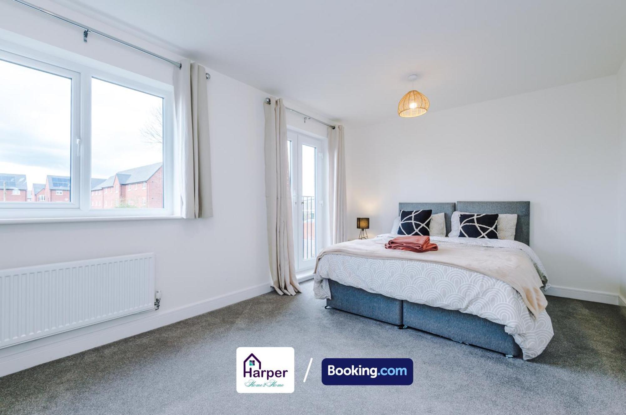 Prime Location 3 Storey By Harperletting Short Lets & Serviced Accommodation Chester With Driveway Long Or Short Stays Hough Green Exteriör bild
