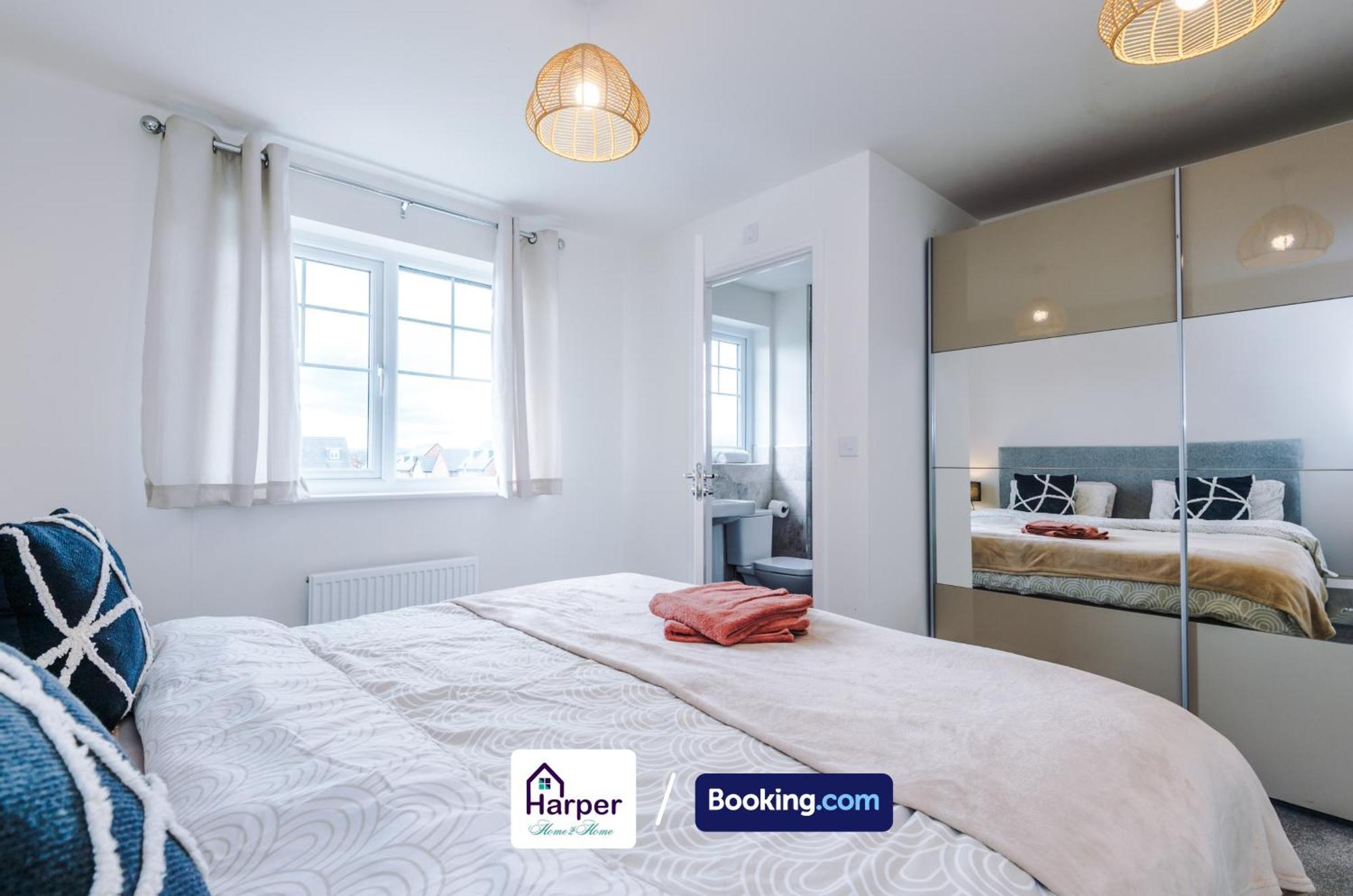 Prime Location 3 Storey By Harperletting Short Lets & Serviced Accommodation Chester With Driveway Long Or Short Stays Hough Green Exteriör bild