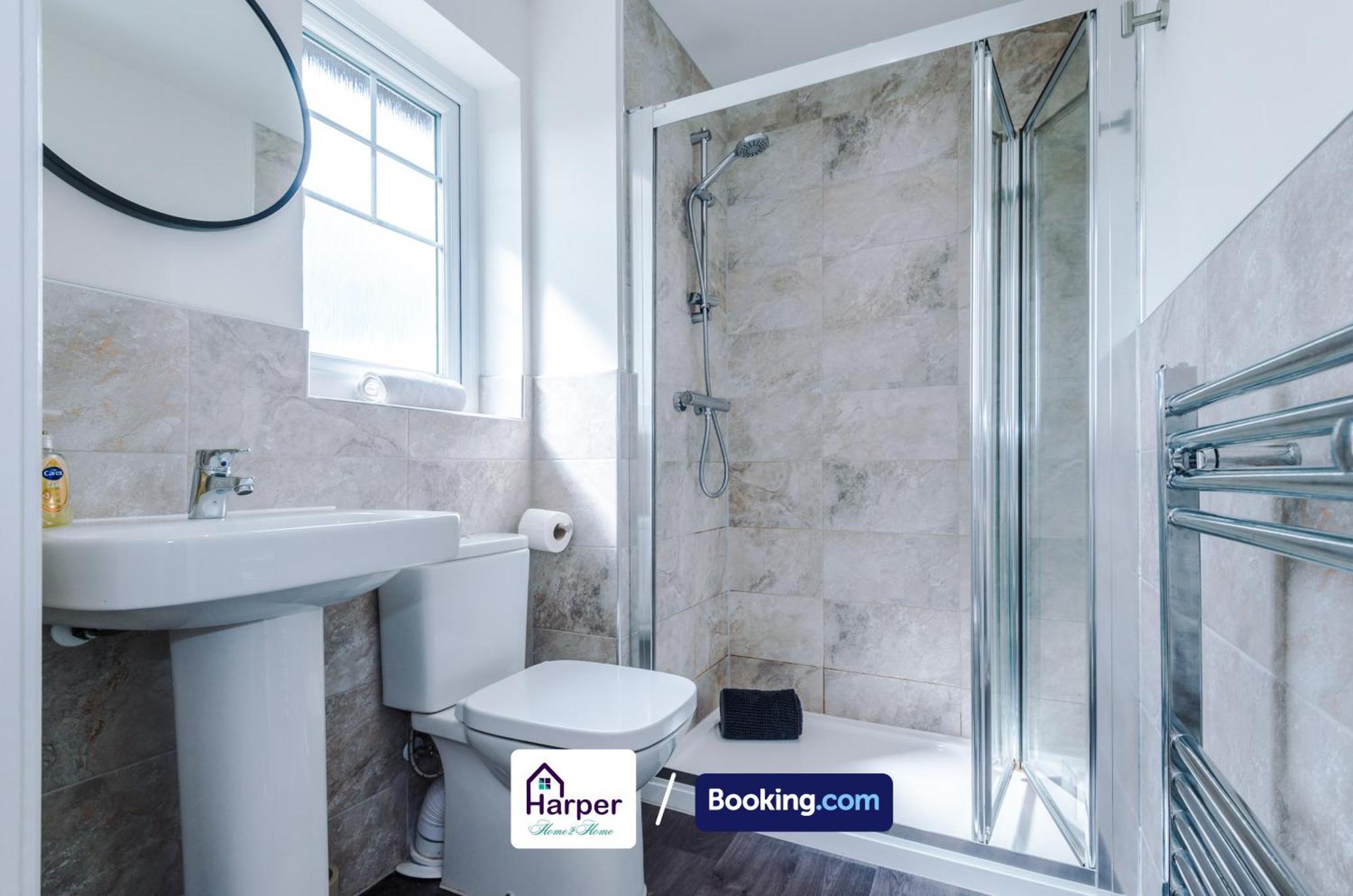 Prime Location 3 Storey By Harperletting Short Lets & Serviced Accommodation Chester With Driveway Long Or Short Stays Hough Green Exteriör bild