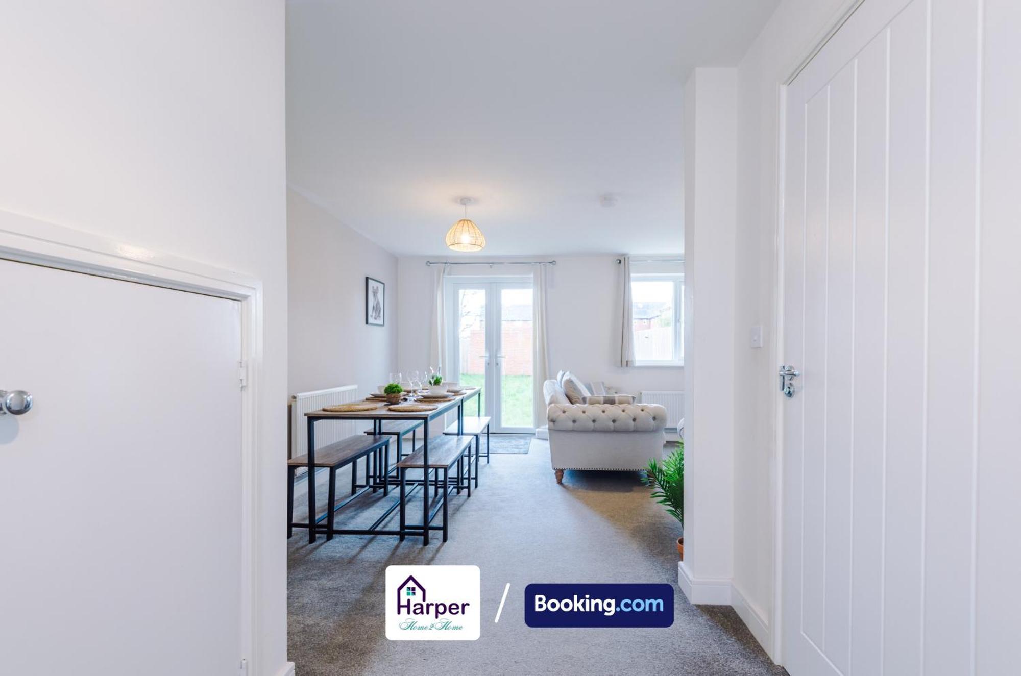 Prime Location 3 Storey By Harperletting Short Lets & Serviced Accommodation Chester With Driveway Long Or Short Stays Hough Green Exteriör bild