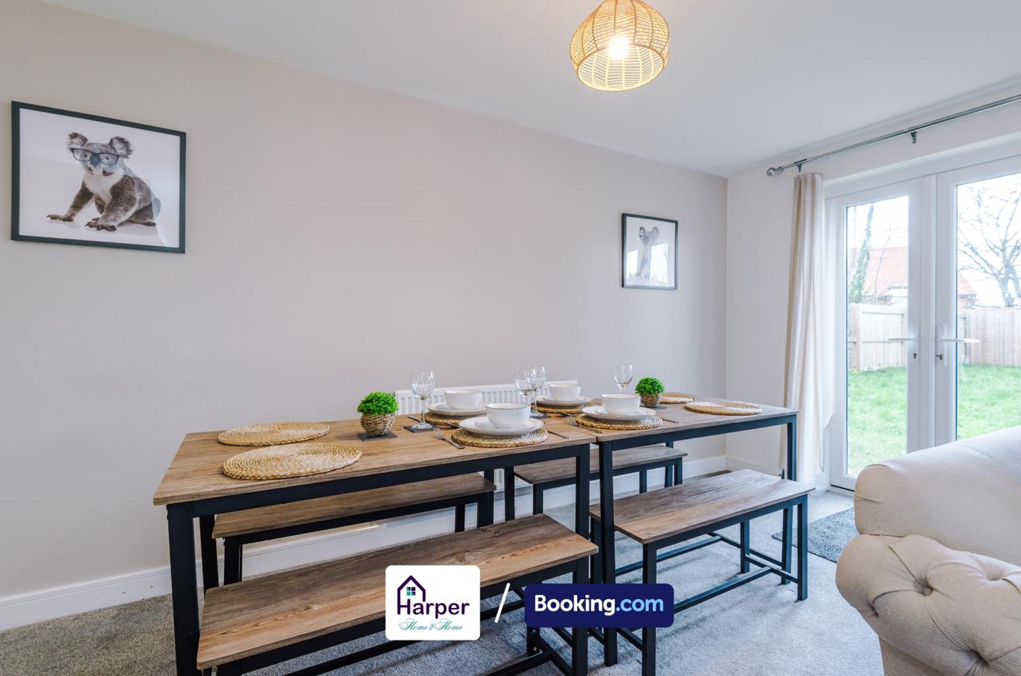 Prime Location 3 Storey By Harperletting Short Lets & Serviced Accommodation Chester With Driveway Long Or Short Stays Hough Green Exteriör bild