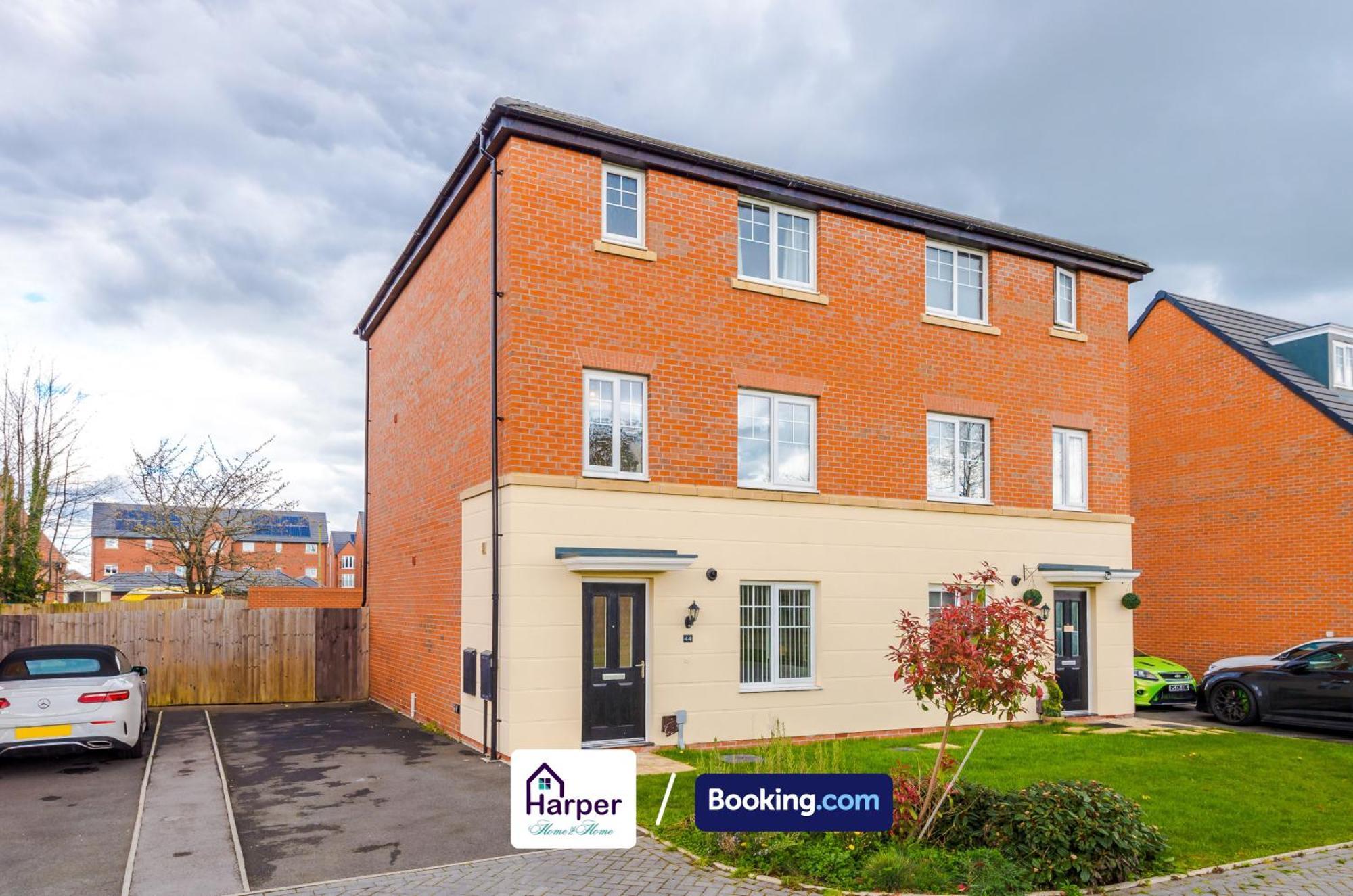 Prime Location 3 Storey By Harperletting Short Lets & Serviced Accommodation Chester With Driveway Long Or Short Stays Hough Green Exteriör bild